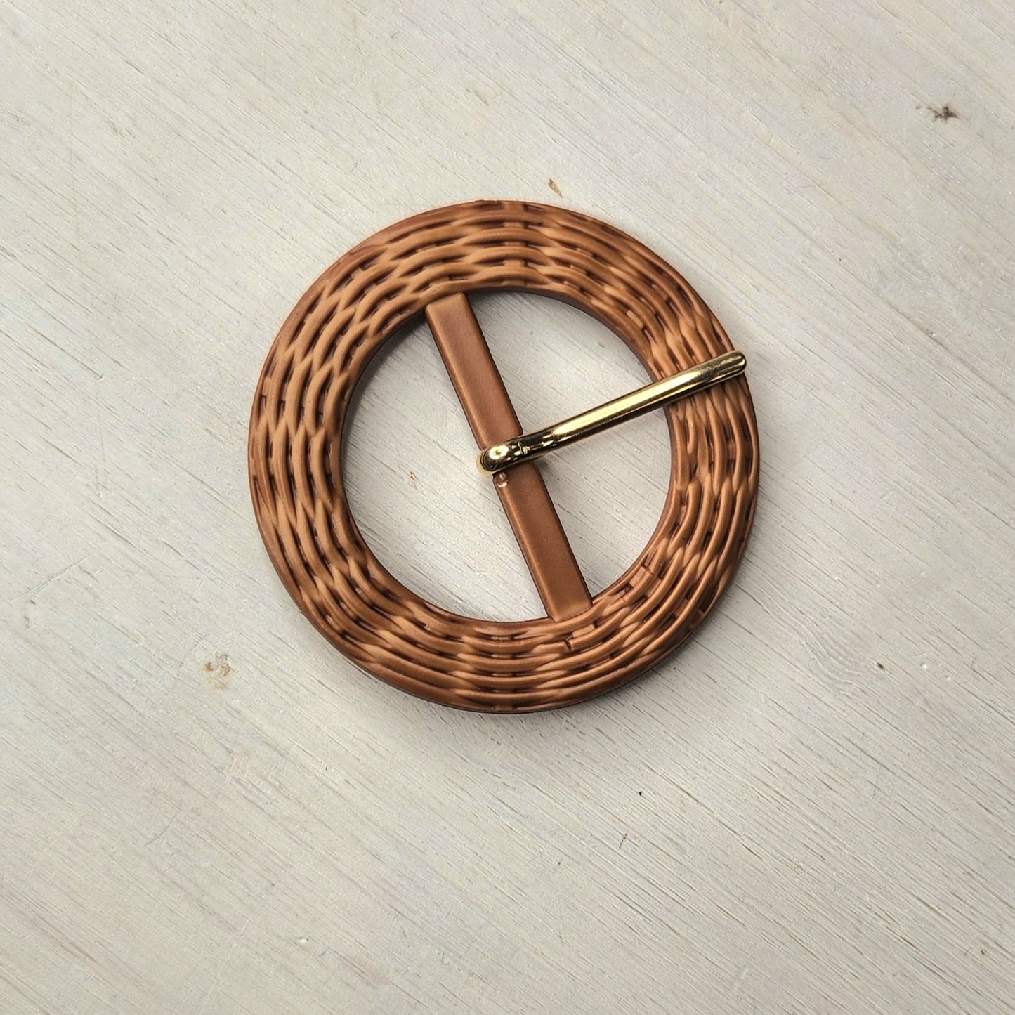 Plastic raffia buckle