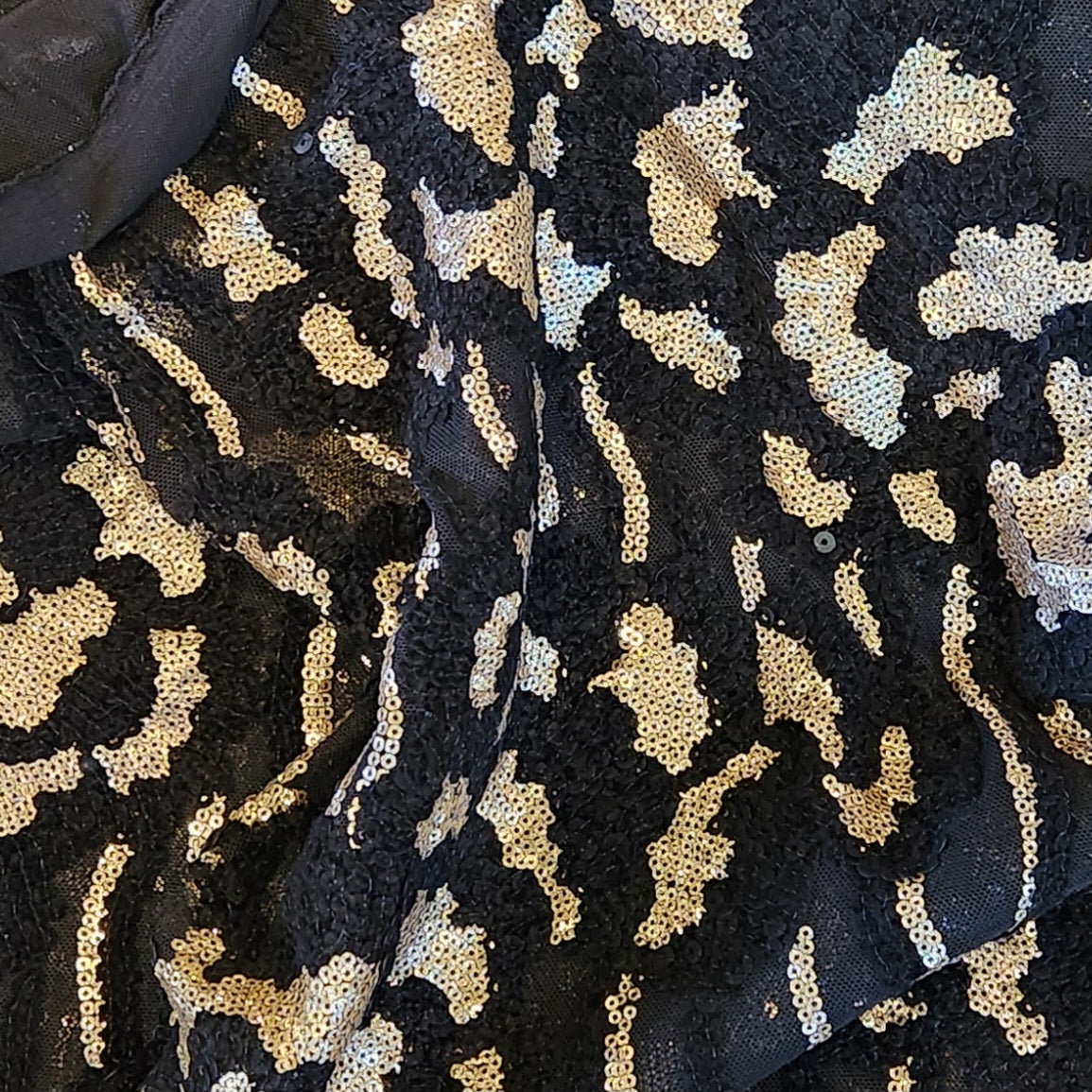 2.2m Gold sequin mesh