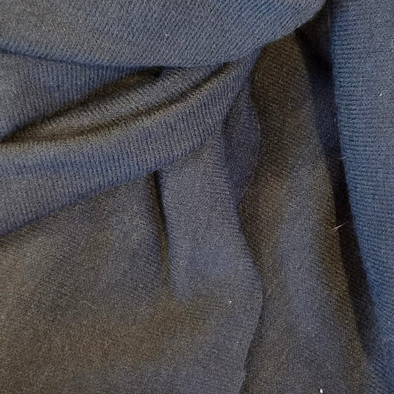 1.2m Black lightweight jumper knit