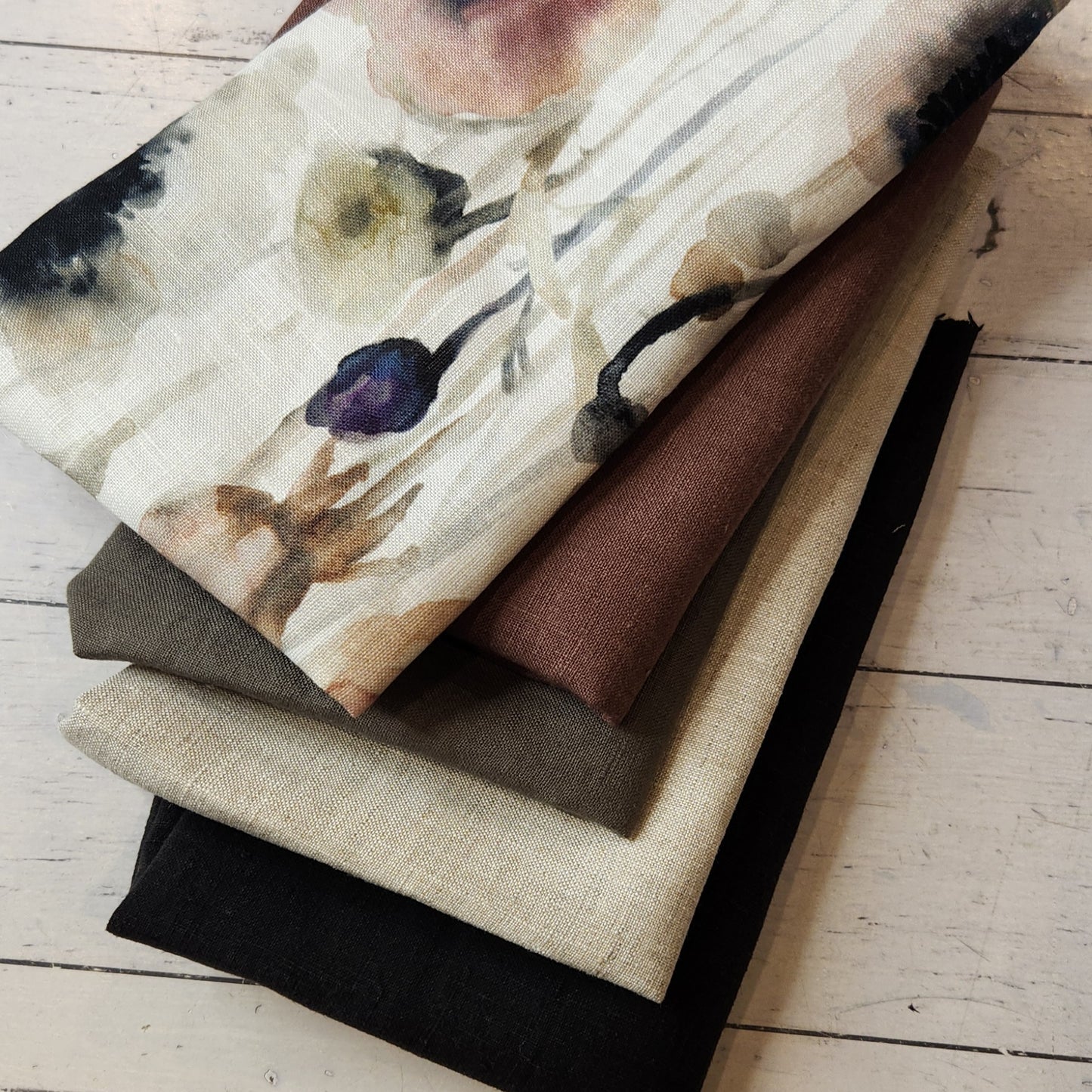 39. 5 pieces Assorted linen