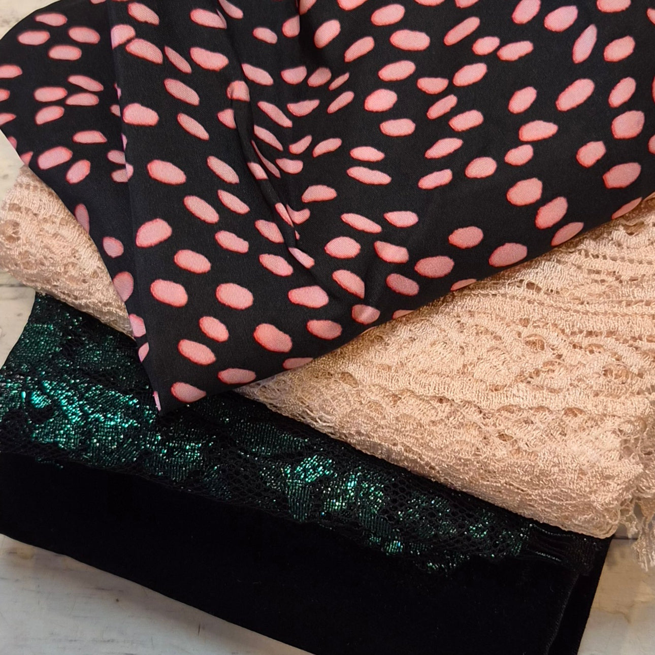 81. 4 pieces assorted stretch velvet and lace