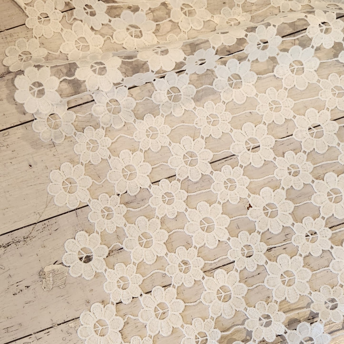 Pretty flowers Guipure Lace