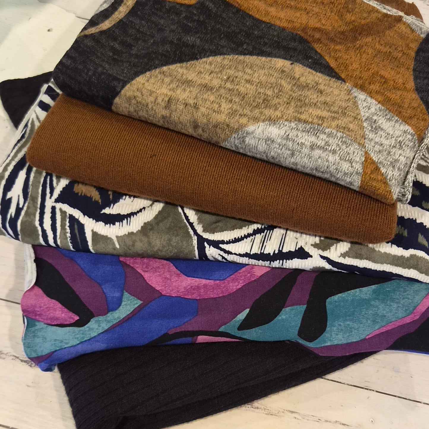 120.5 pieces assorted knits