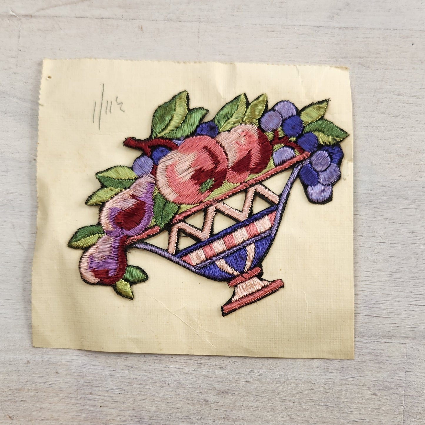 Fruit basket vintage motiff