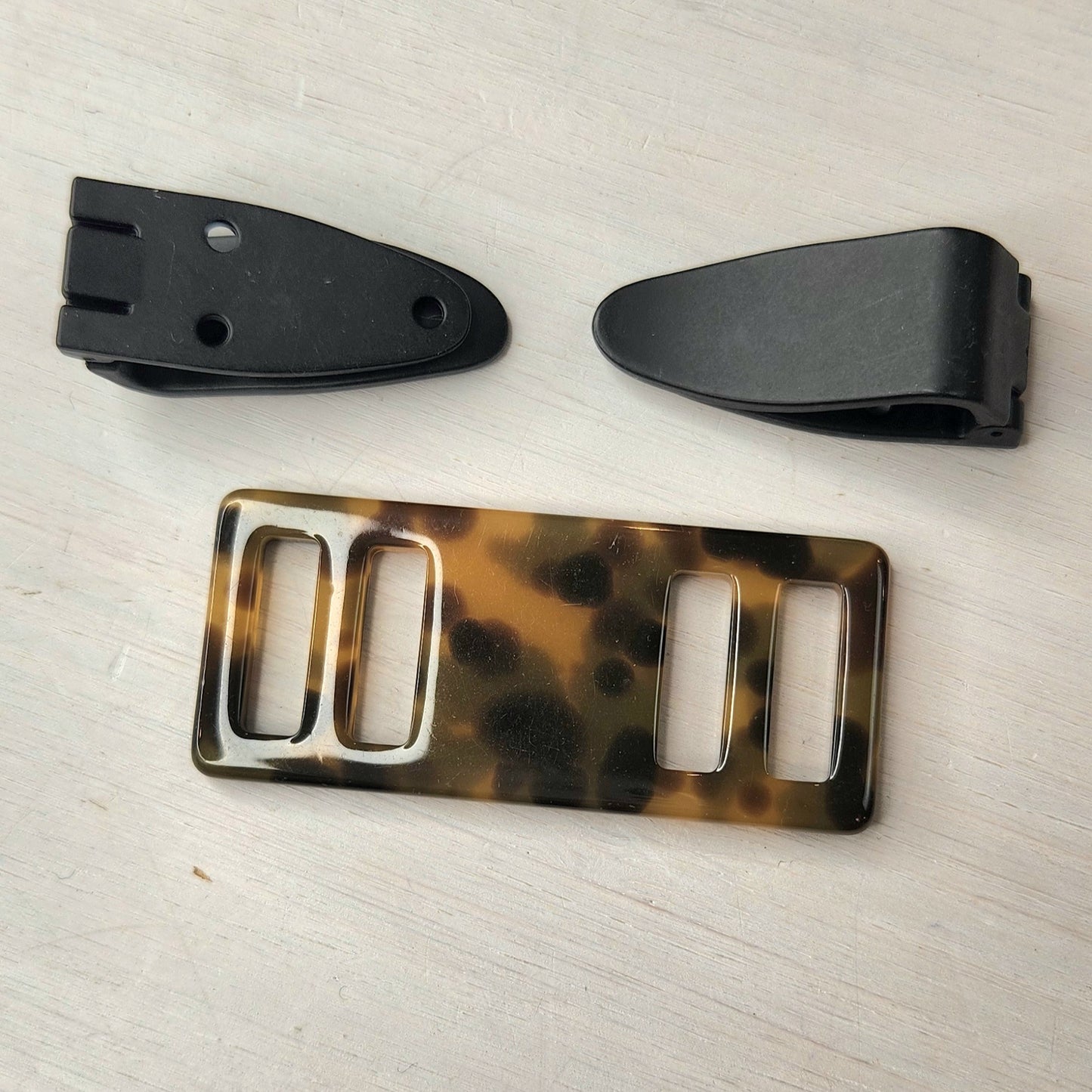 Tortoise shell resin link