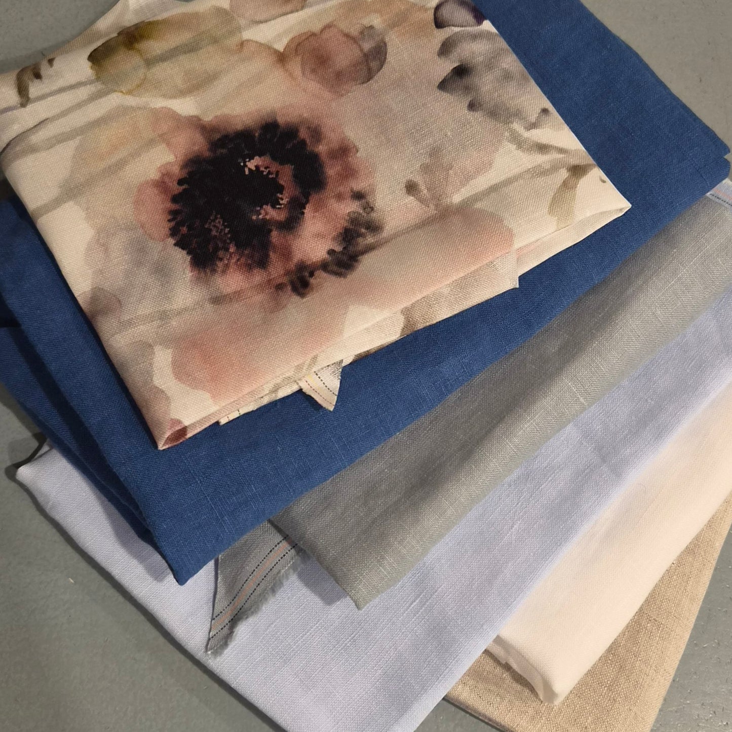 7. 6 pieces assorted linen