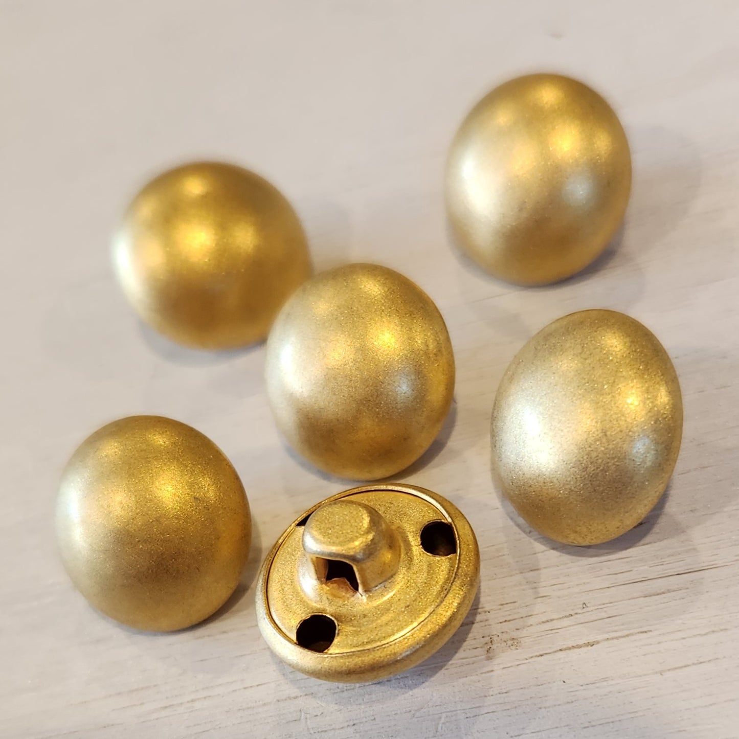 Eve matt gold button