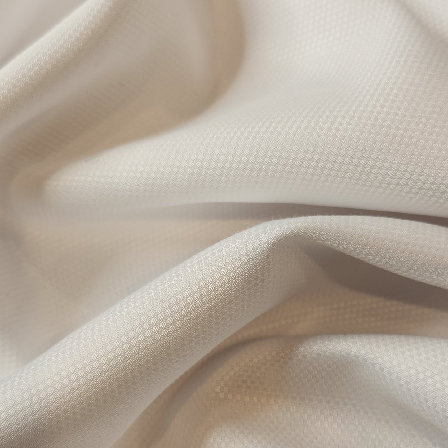 Lola textured poly viscose