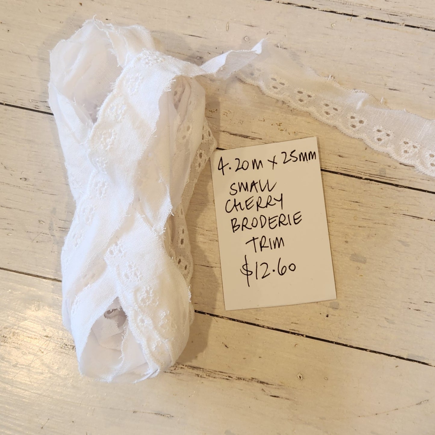 4.20m Small cherry broderie trim