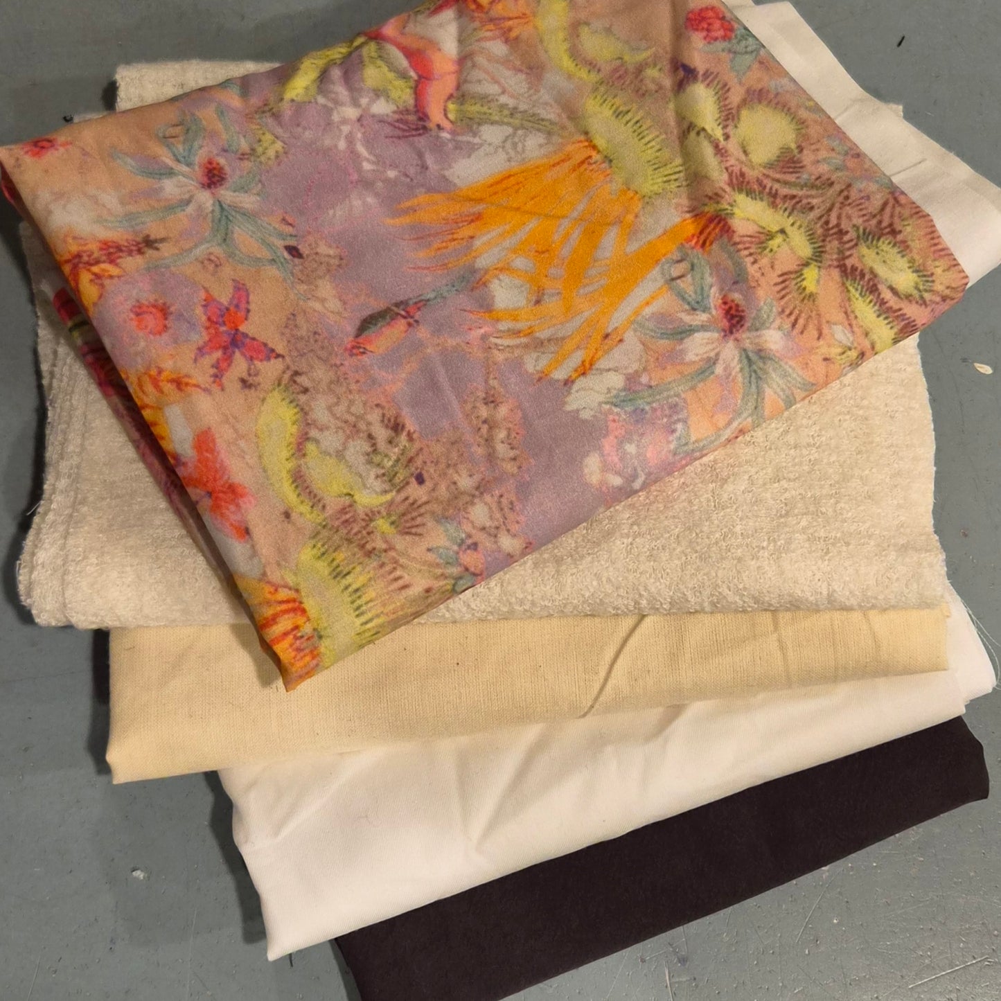47. 5 pieces assorted cotton