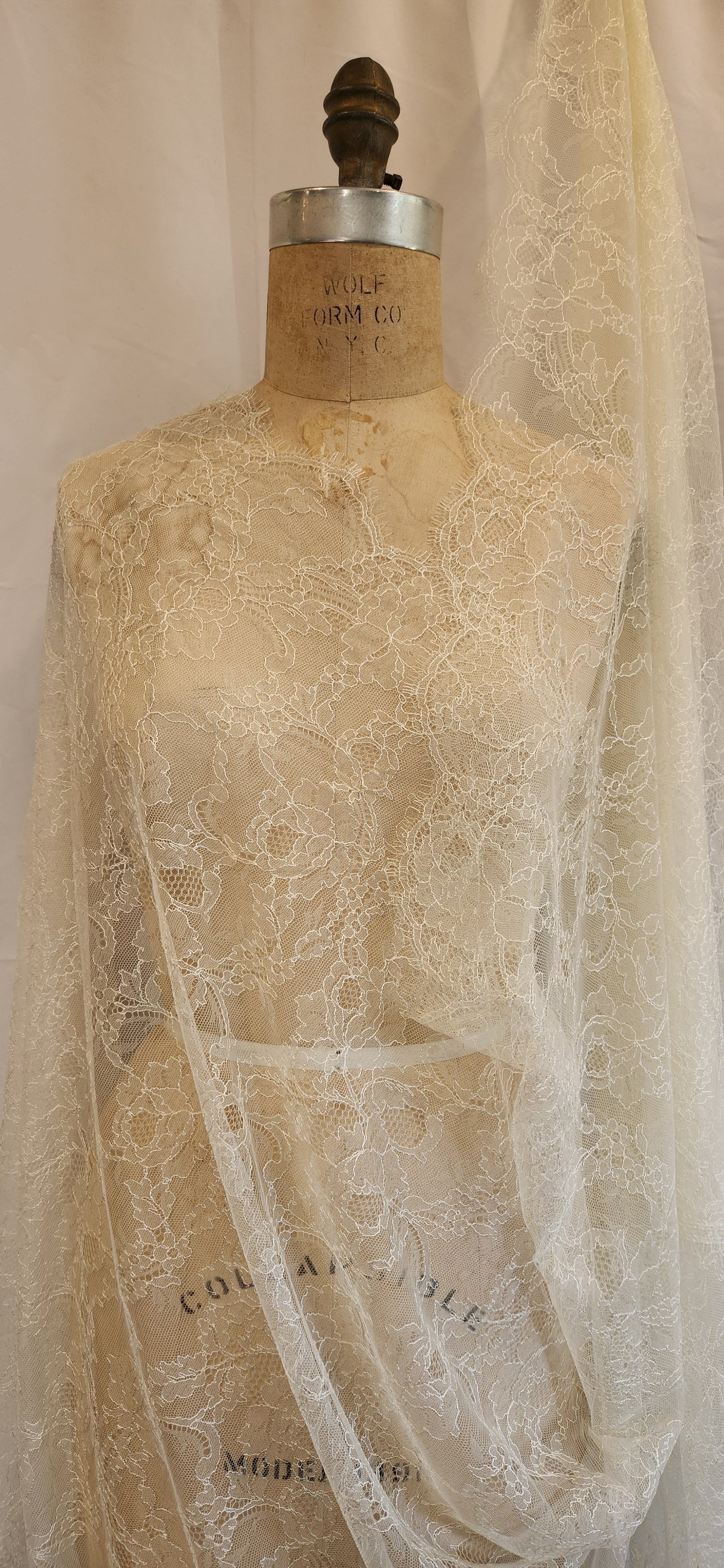 Lorna cream French chantilly lace