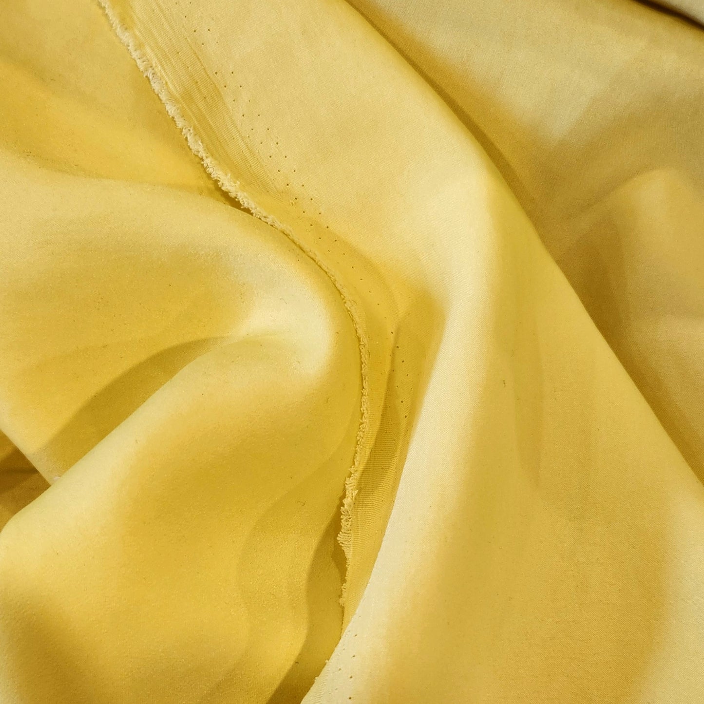 Daffodils for days crepe de chine