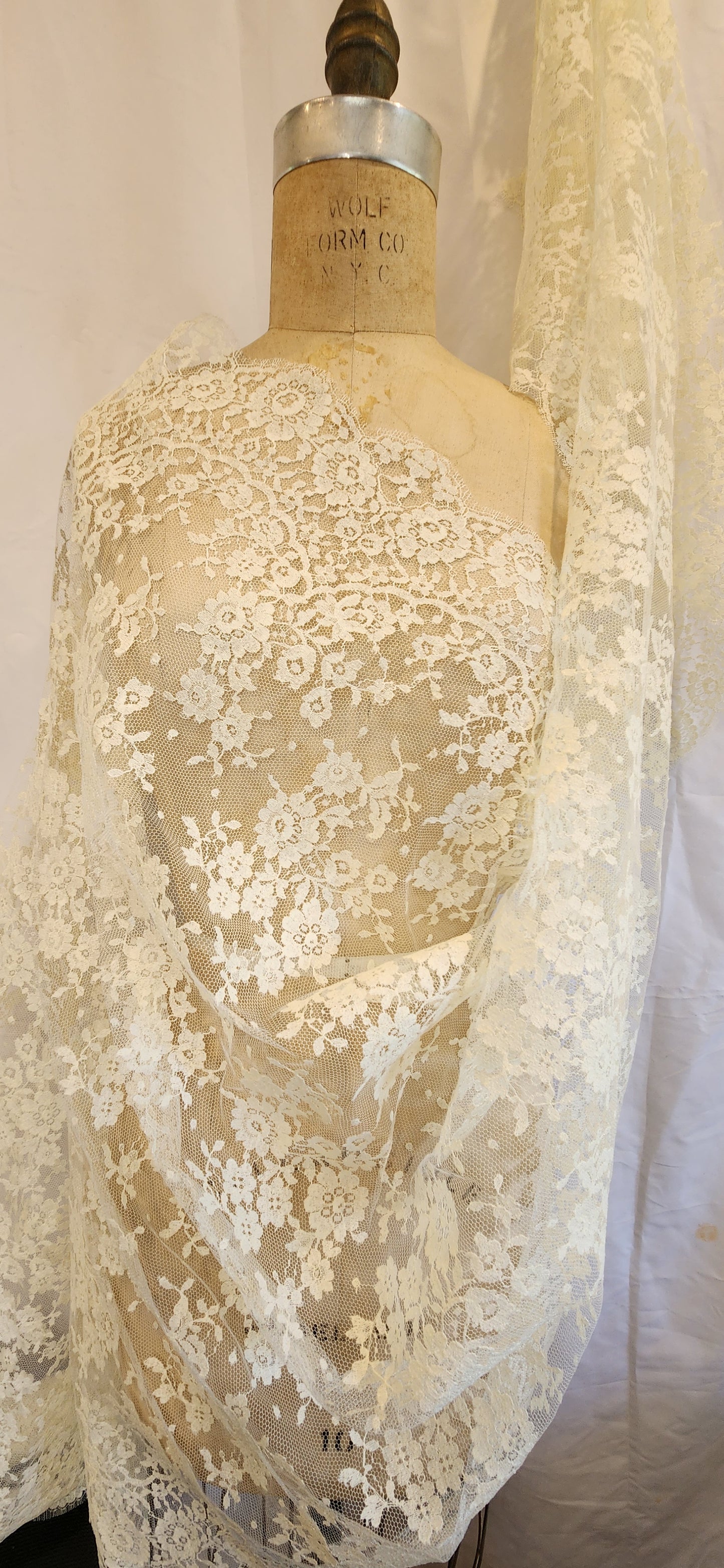 Odetta buttercream vintage French chantilly lace