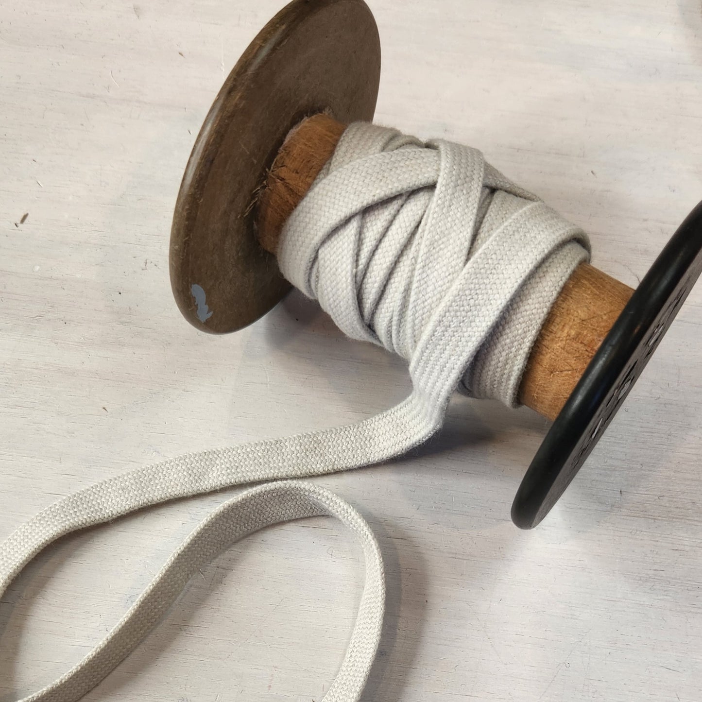 Pale mottled grey flat cord