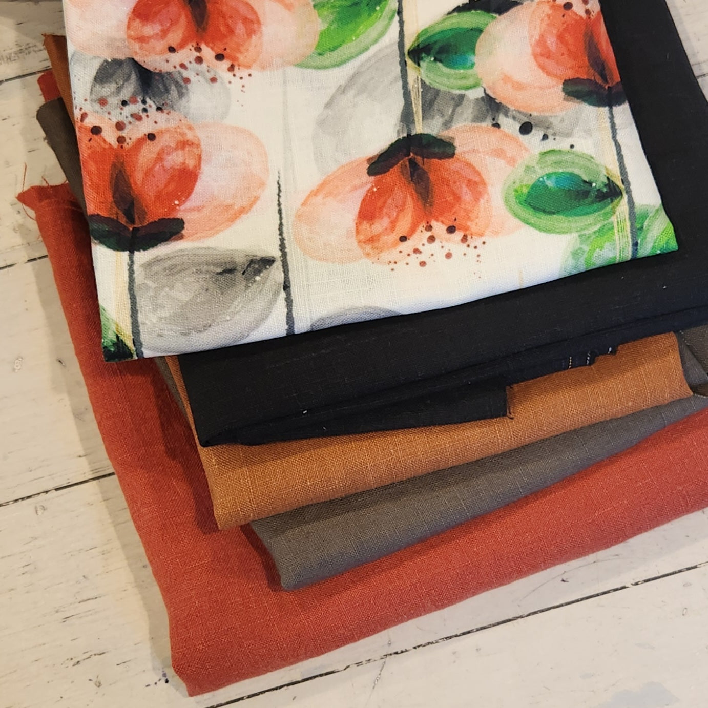 16. 5 pieces assorted linen