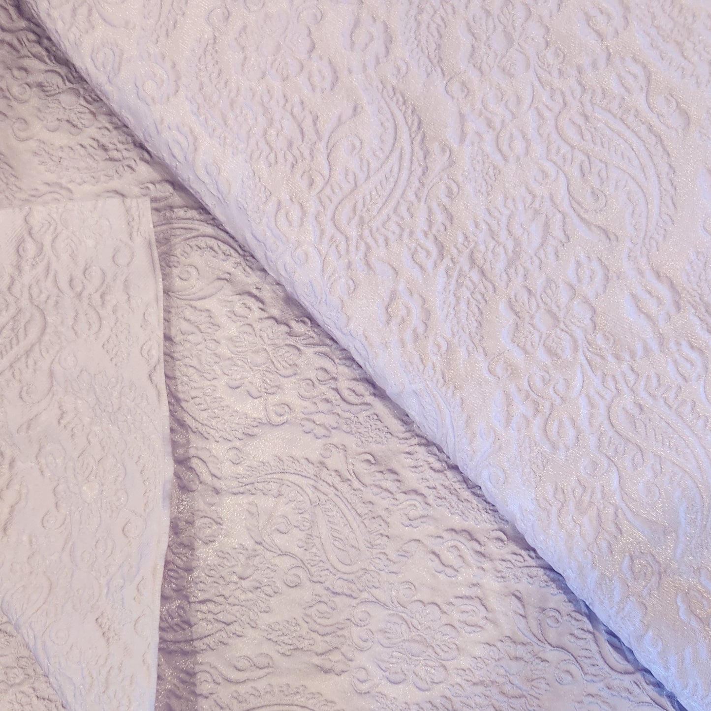 1m Mauve paisley jacquard brocade