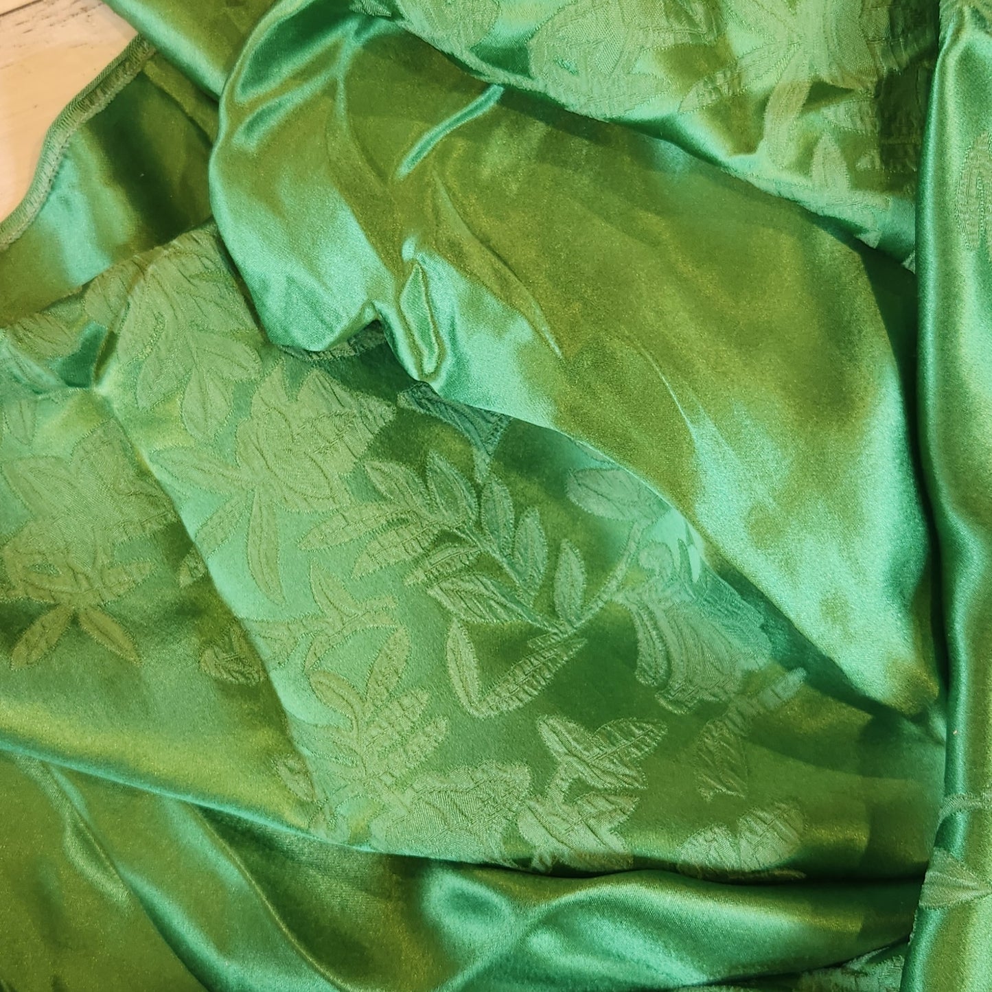 1.2m Emerald jaquard satin
