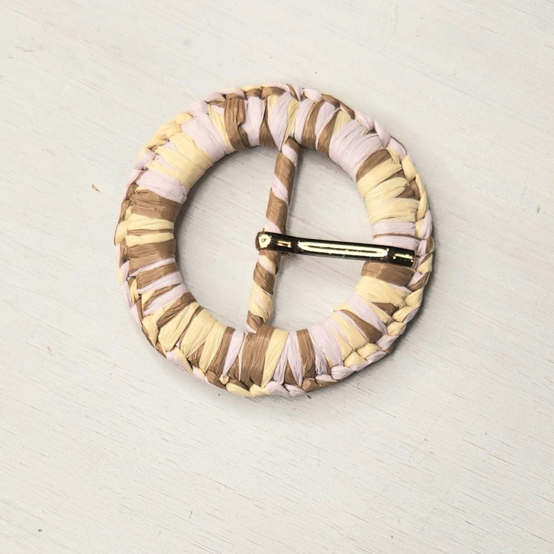 Raffia buckle