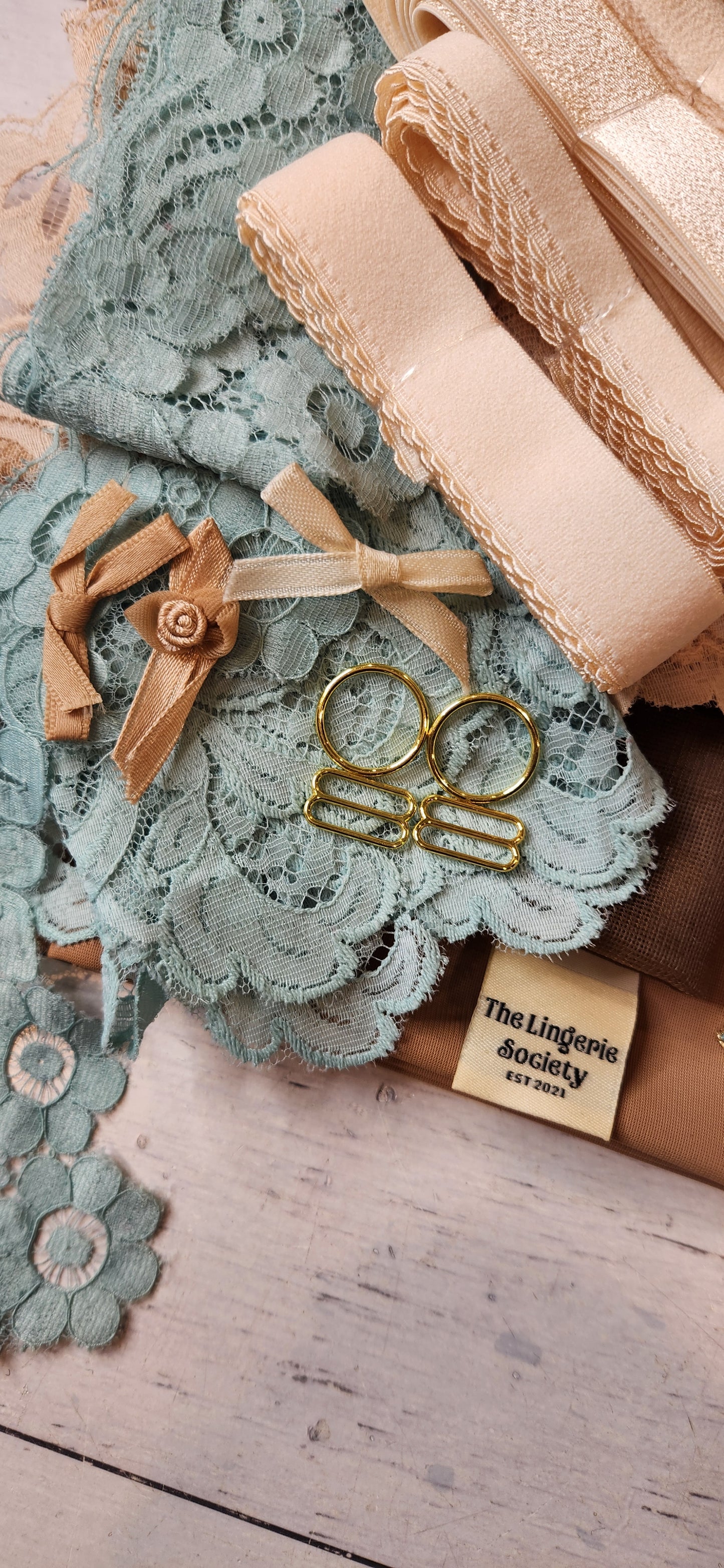 Celestine vintage french lace Wired Bra Kit Medium
