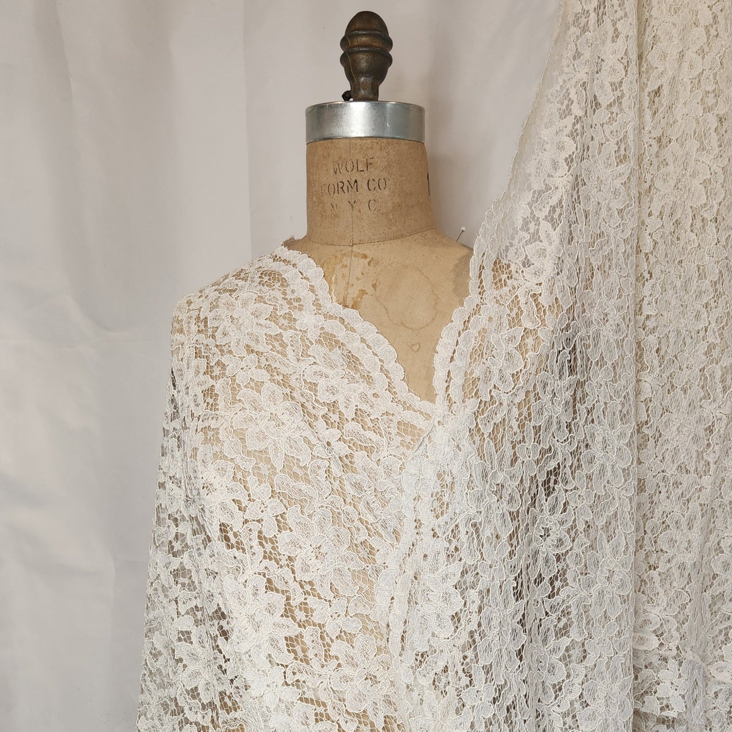 3m Donatella cream vintage lace