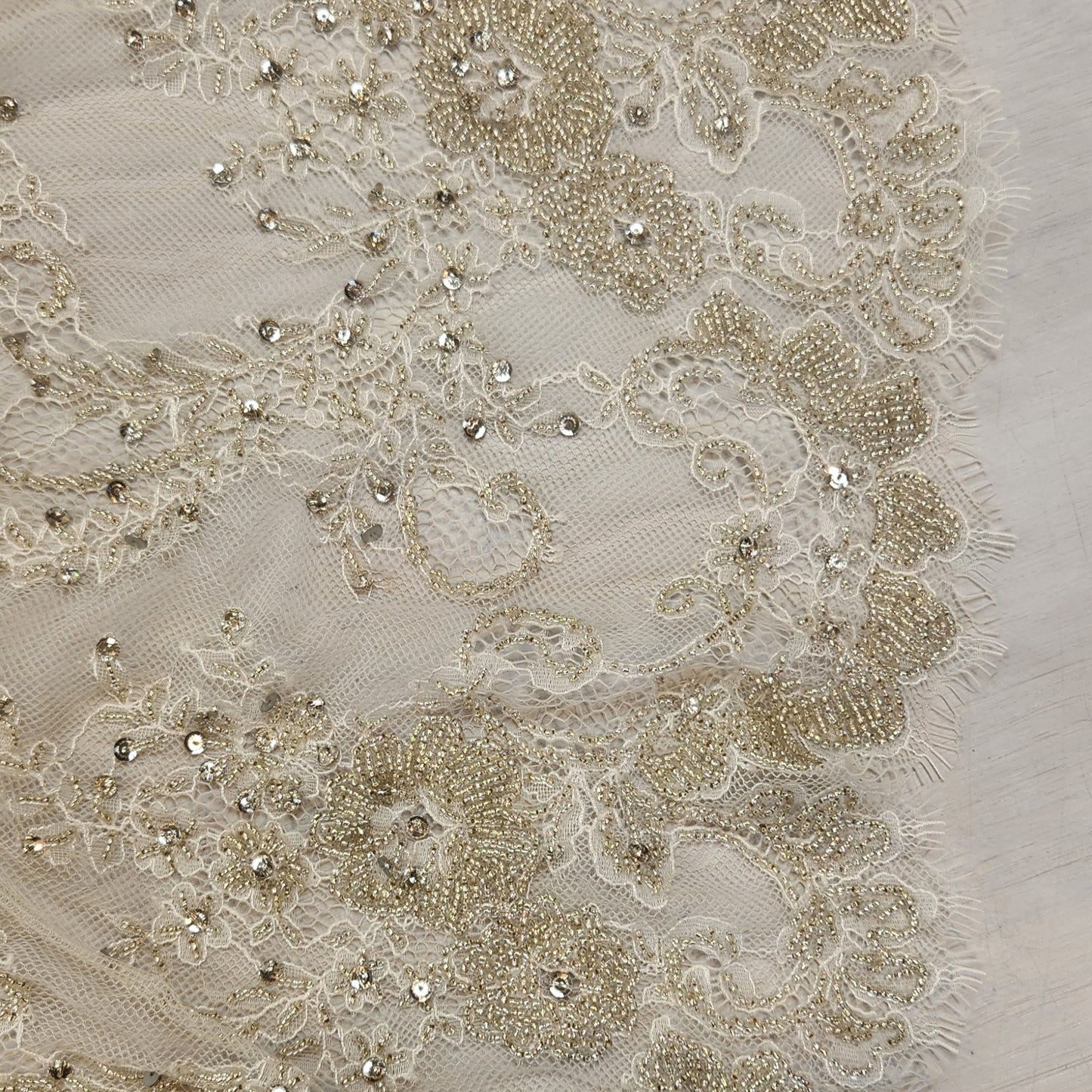 2.15m Heavy beaded eyelash lace