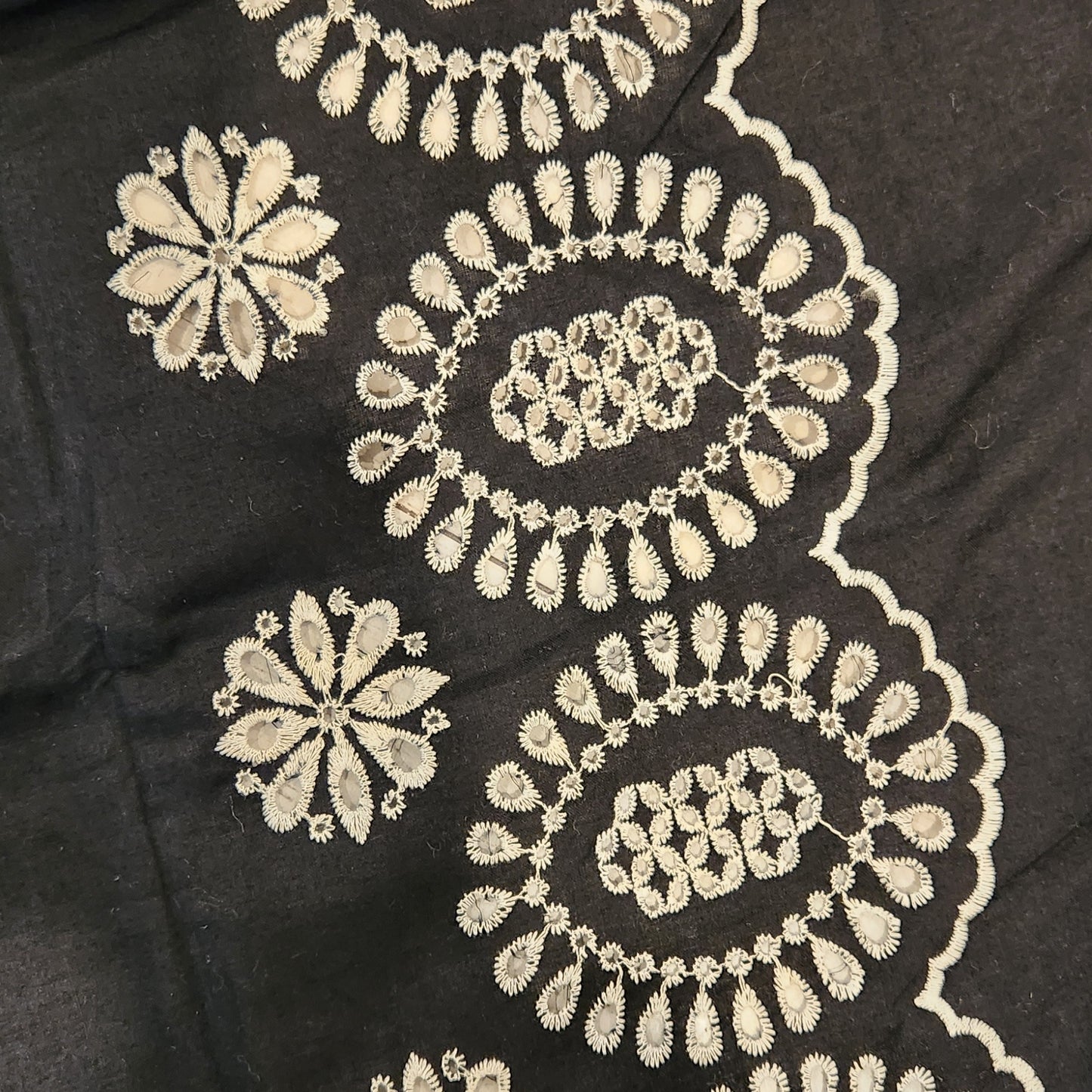 Sara Embroidered broderie