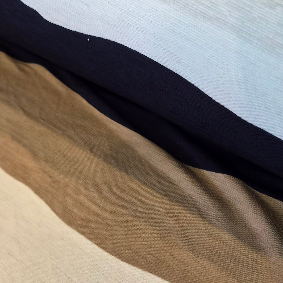 Wobbly lines jersey knit