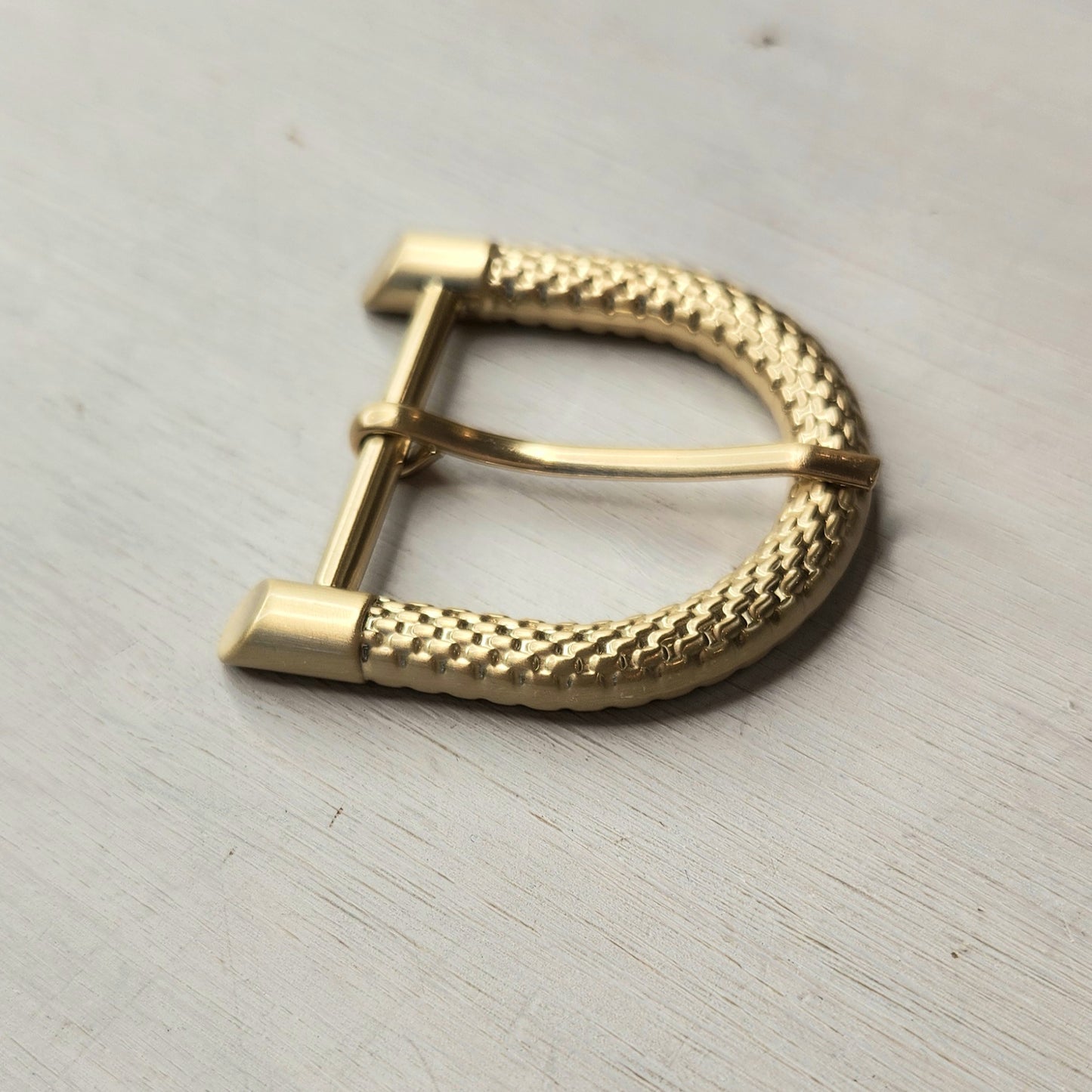 Matt gold horseshoe buckle