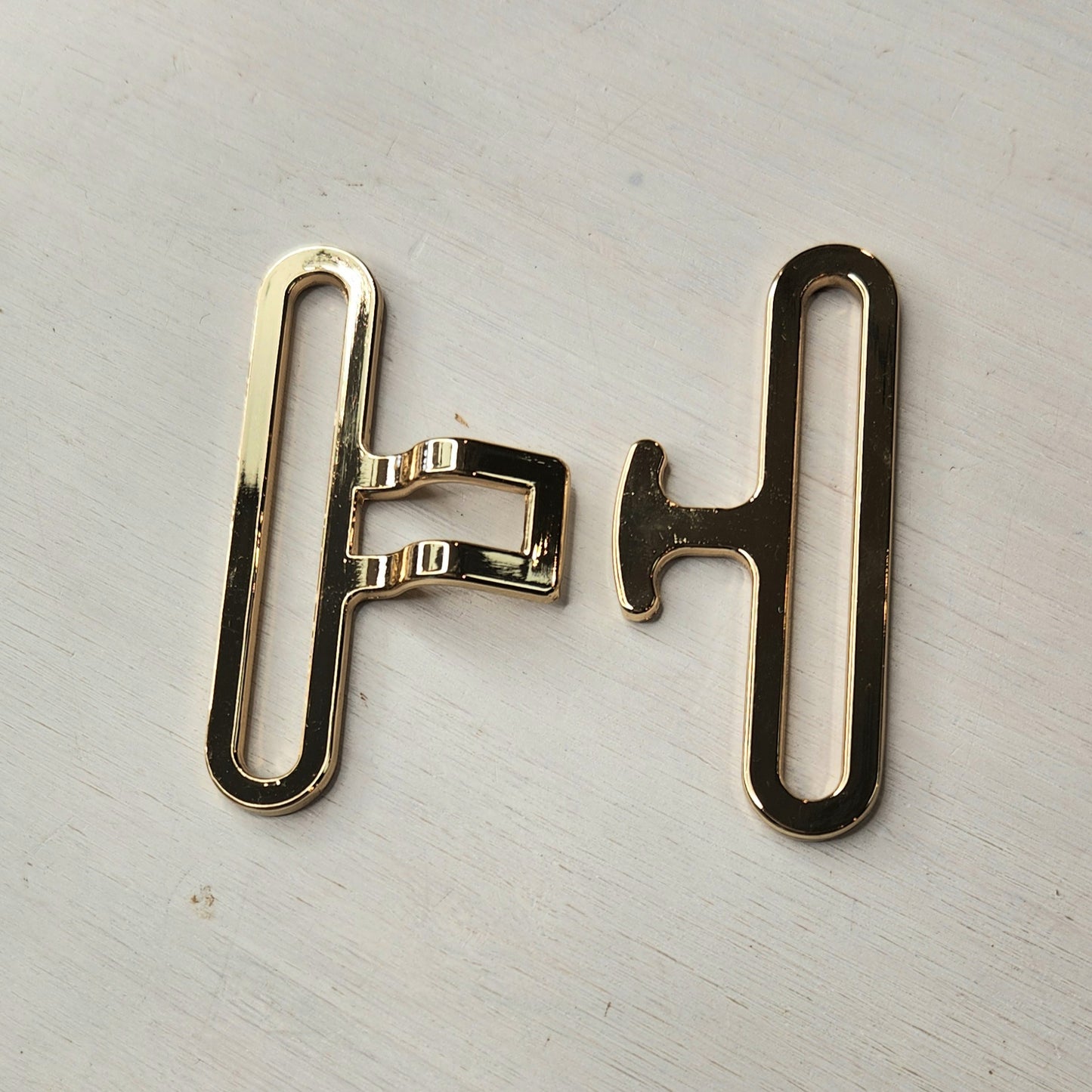 Gold link buckle