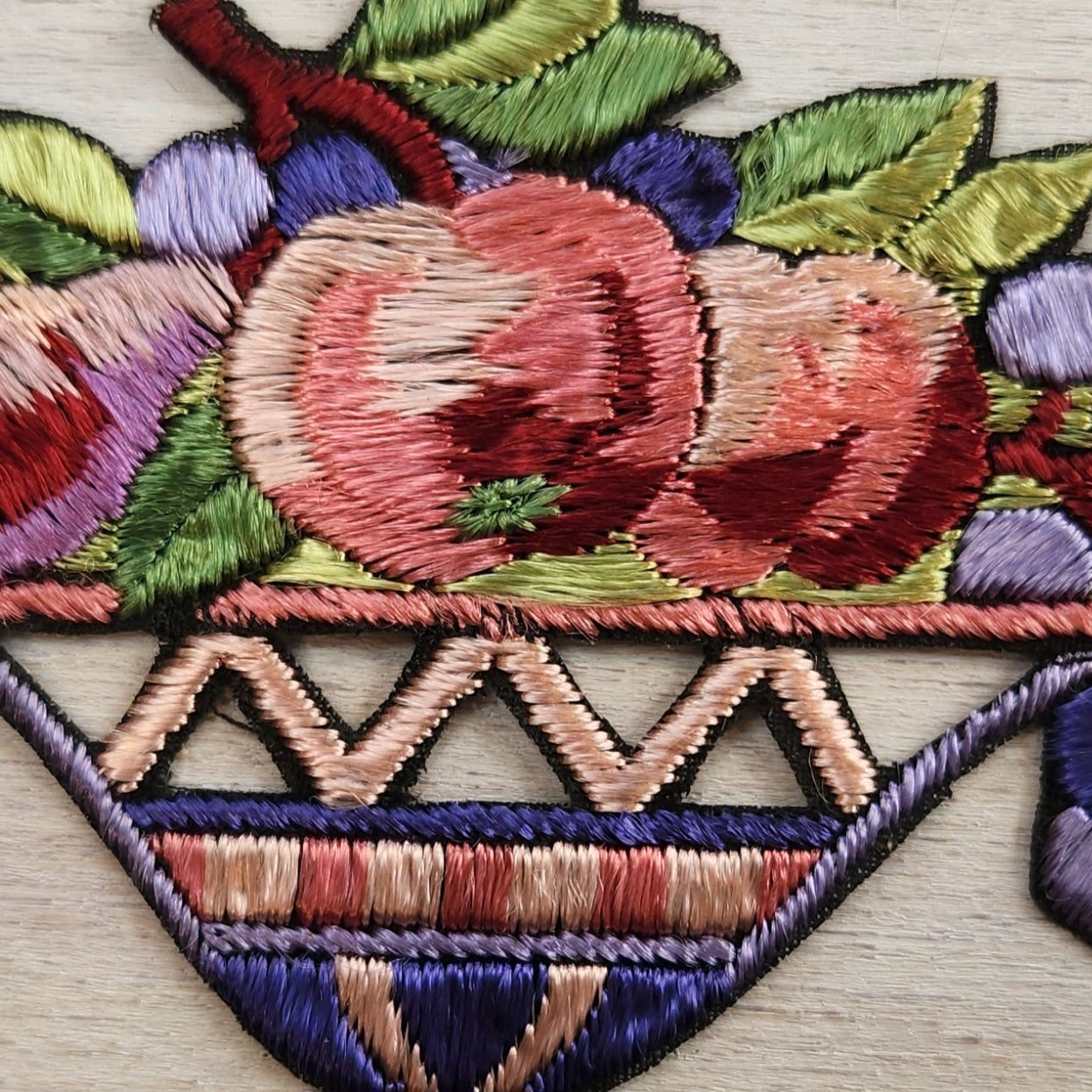 Fruit basket vintage motiff