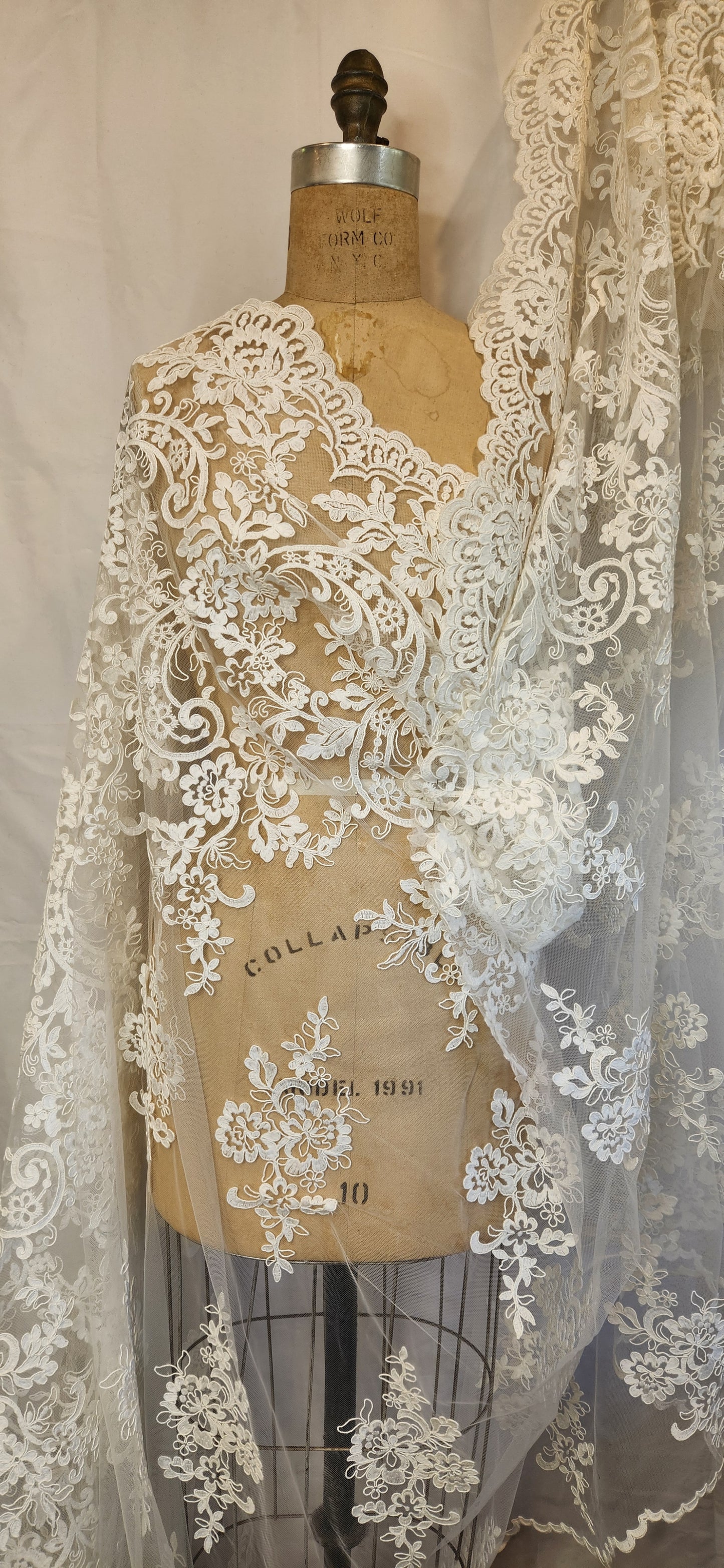 Isabel light ivory Corded mesh Lace