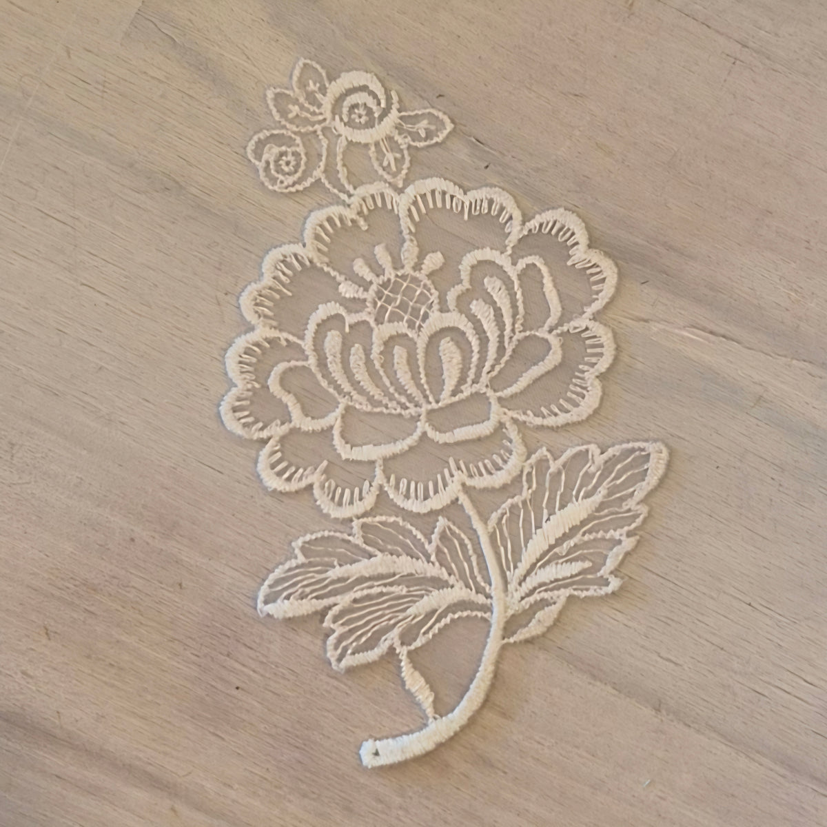 White flower motiff
