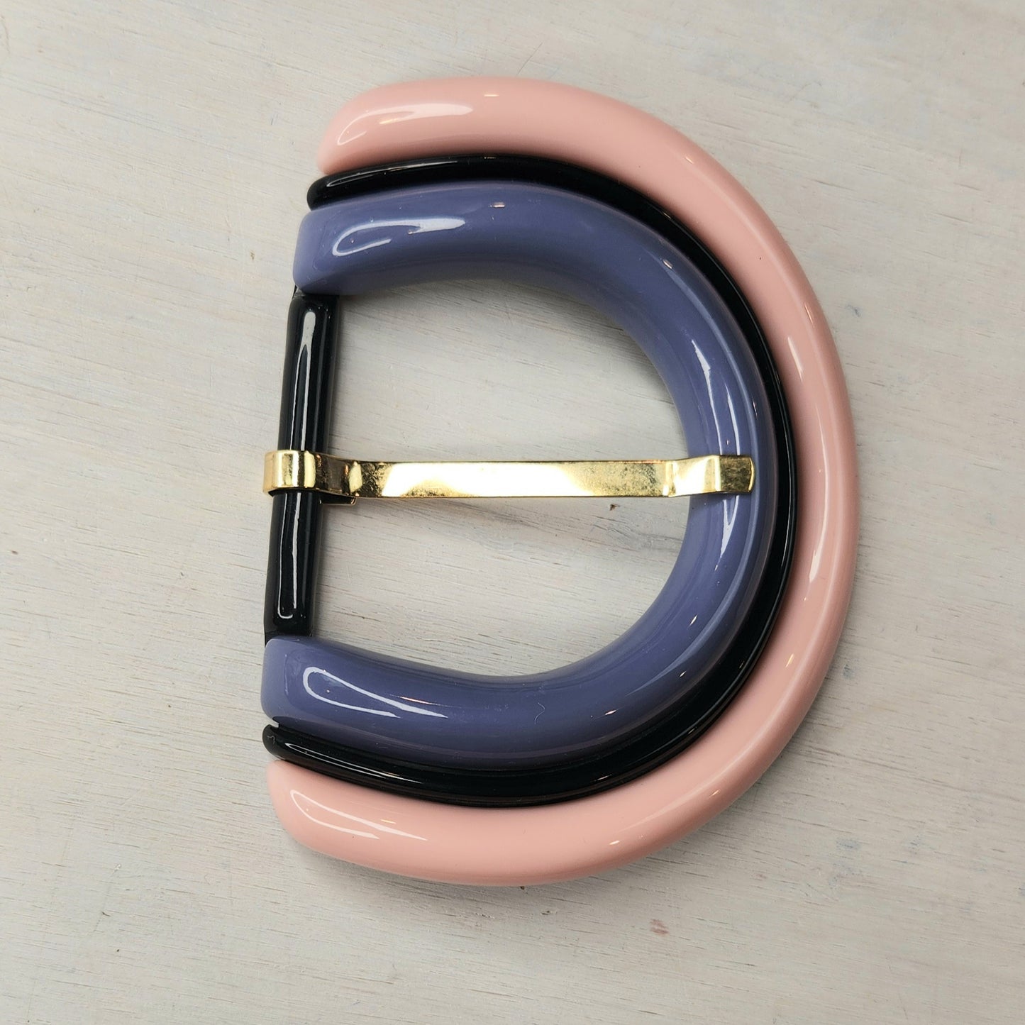 Vintage shape resin buckle