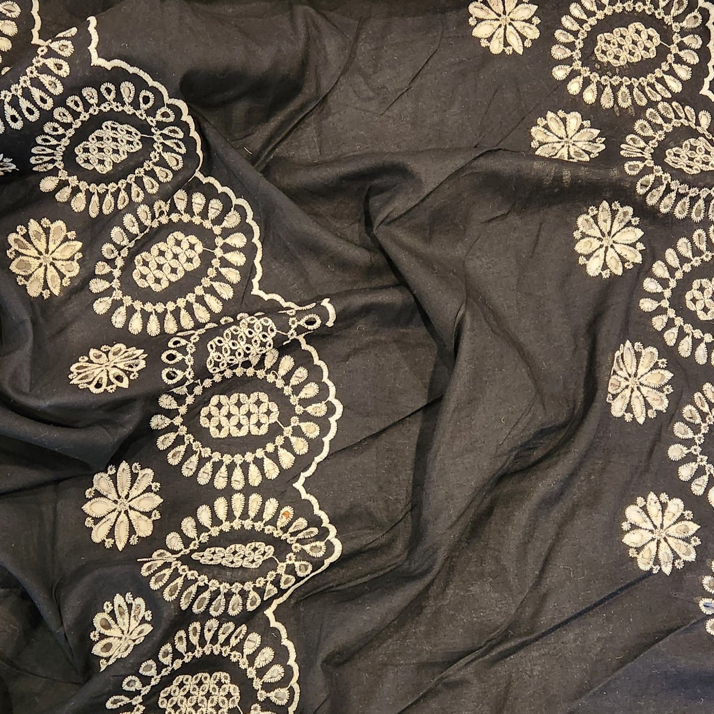 Sara Embroidered broderie