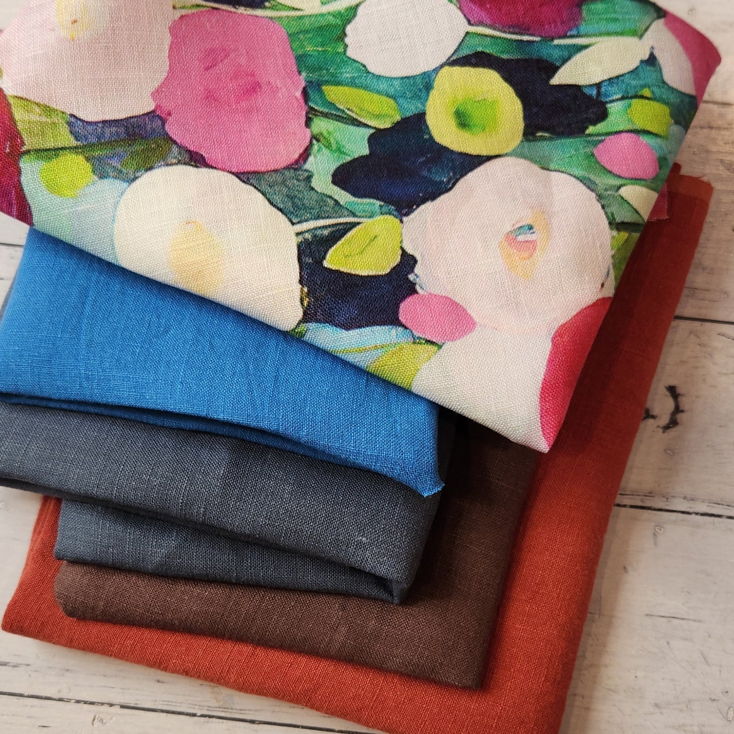 35. 5 pieces Assorted linen