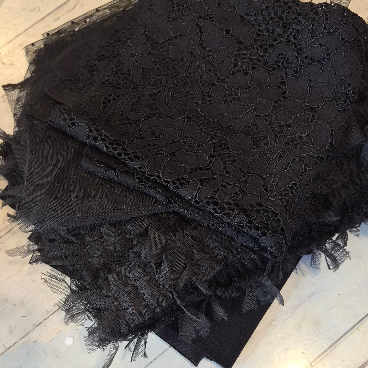 154. 4 pieces corded lace, sequin tulle, 3D tulle and bonded crepe