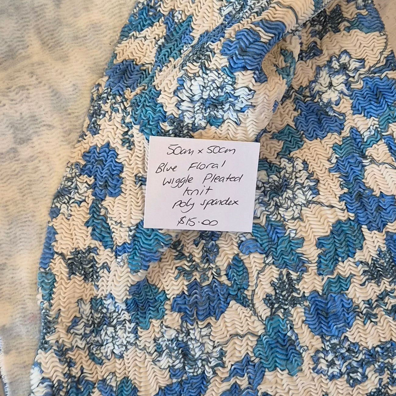 50cm Blue floral knit