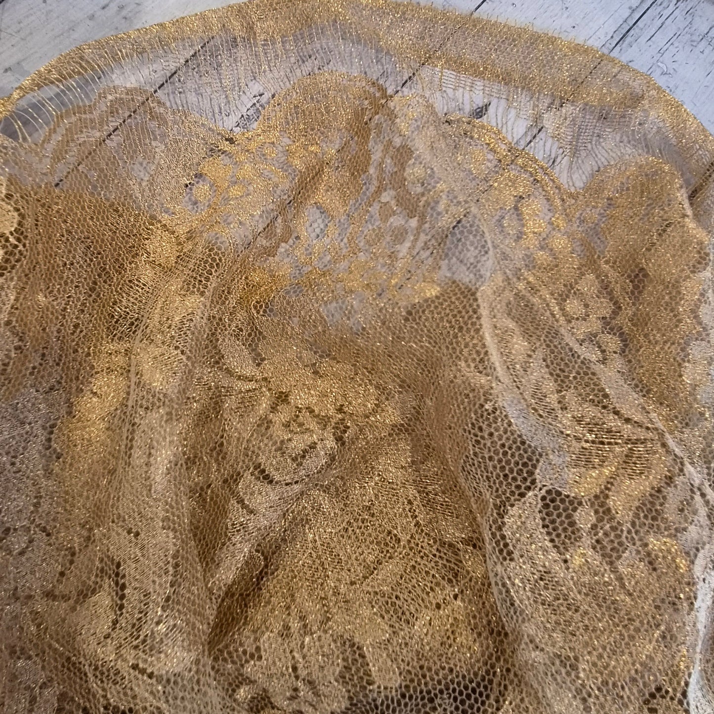 2.5m Warm gold lurex chantilly French lace
