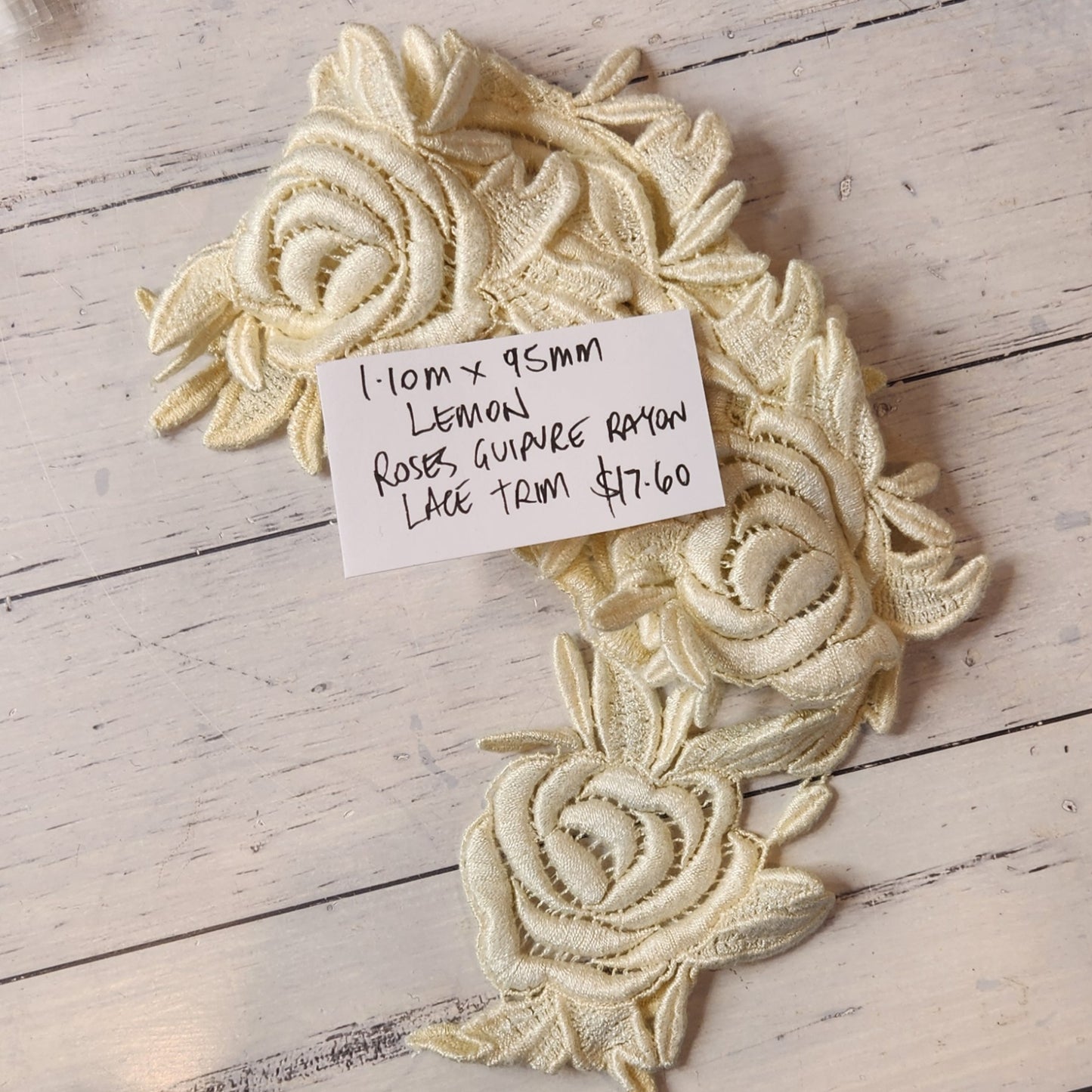 1.10m Lemon roses guipure trim