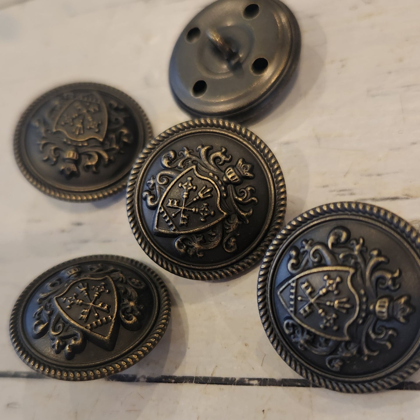 20mm Coat of arms button