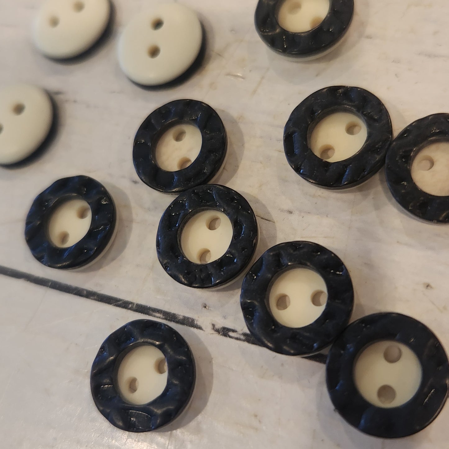 Black eyed peas 11mm Button