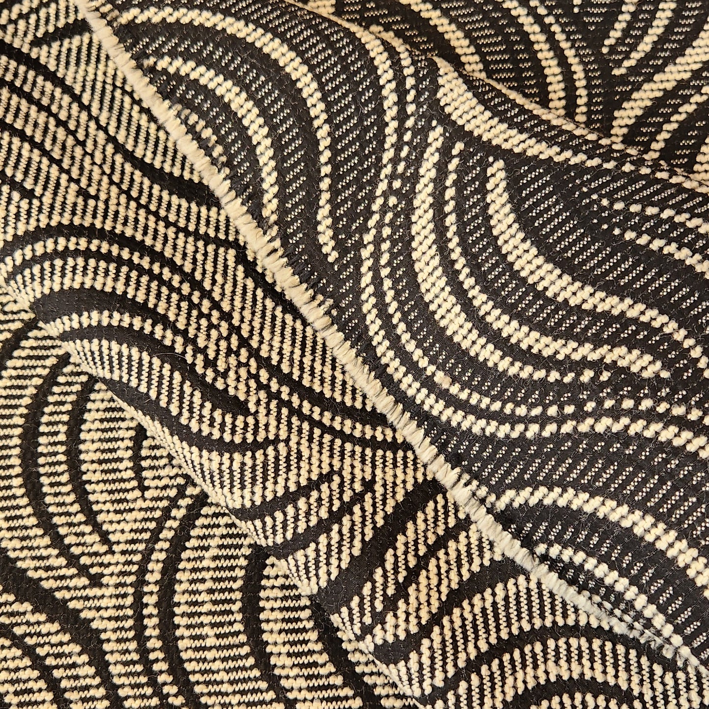 Gentle waves brocade