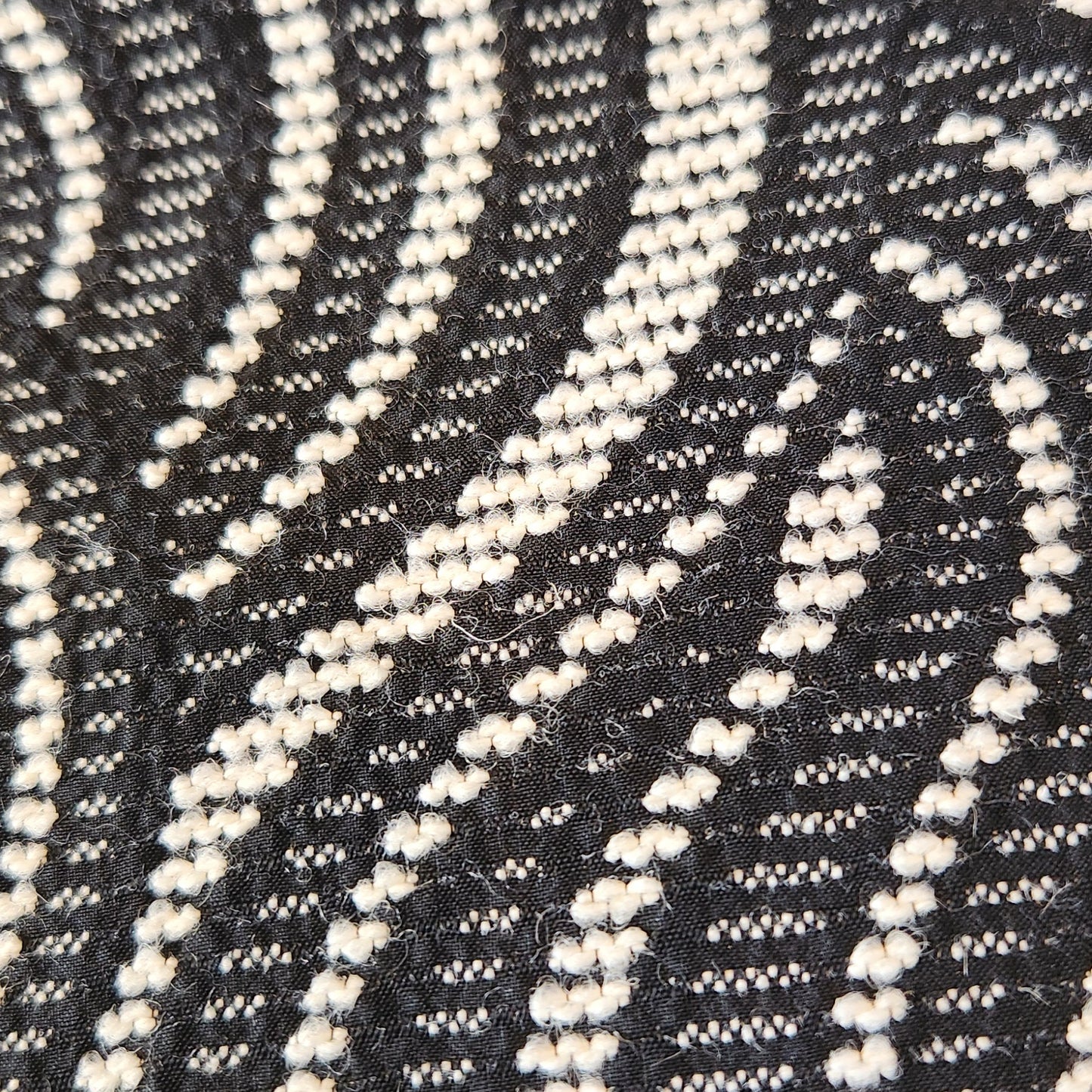 Gentle waves brocade