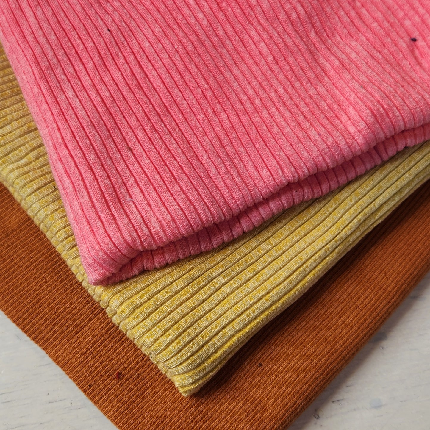 Warm tones ribbed pieces