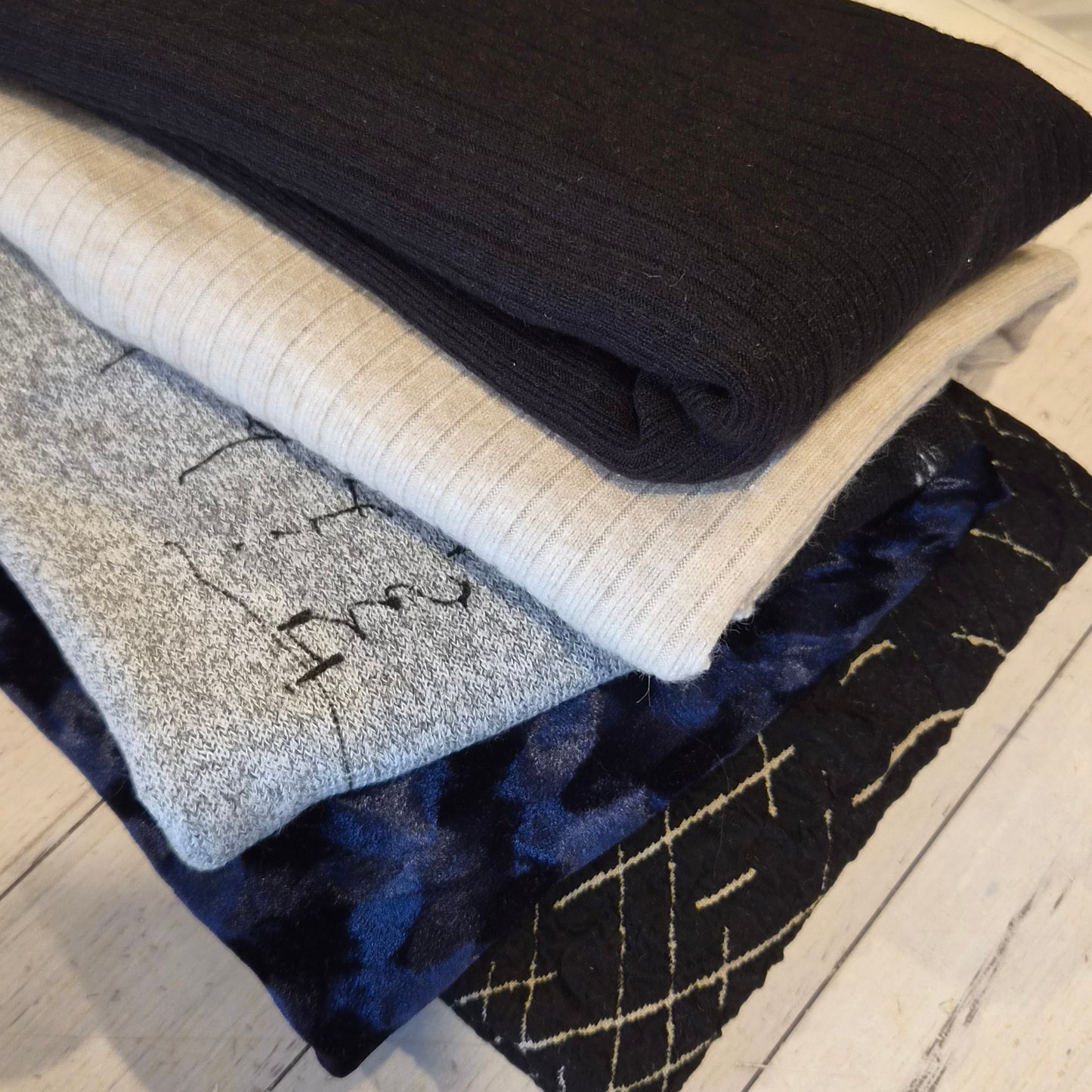 130. 5 pieces assorted knits and velveteen