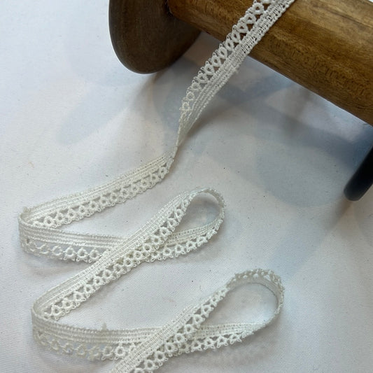 Ivory Loops Edging Trim