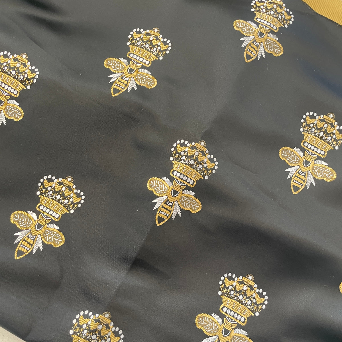3.6m queen bee brocade