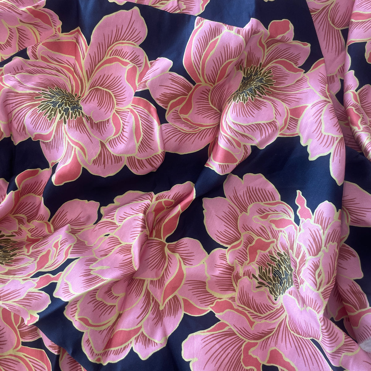1m pink blooms viscose sateen