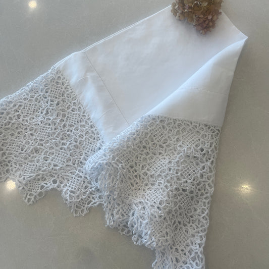 Vintage linen cloth with elaborate crochet corners
