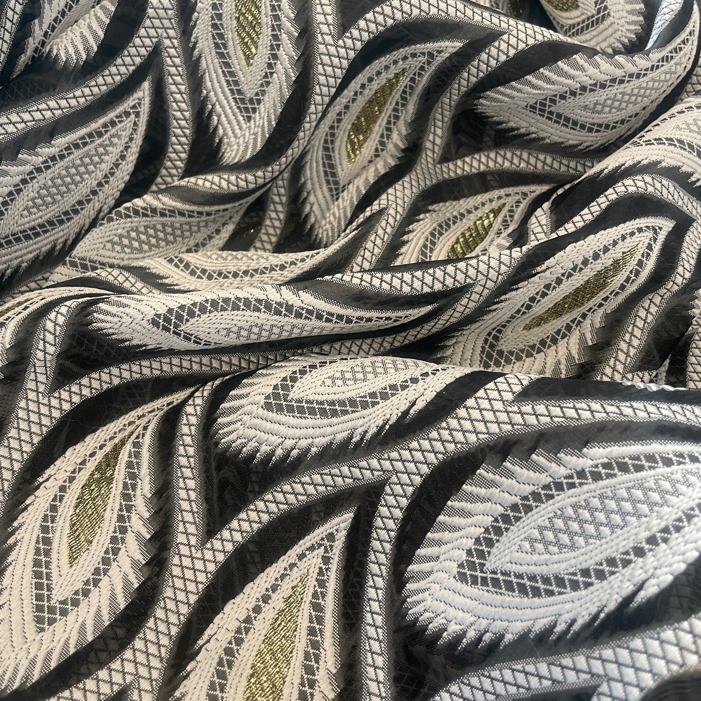 Paisley drops lightweight brocade